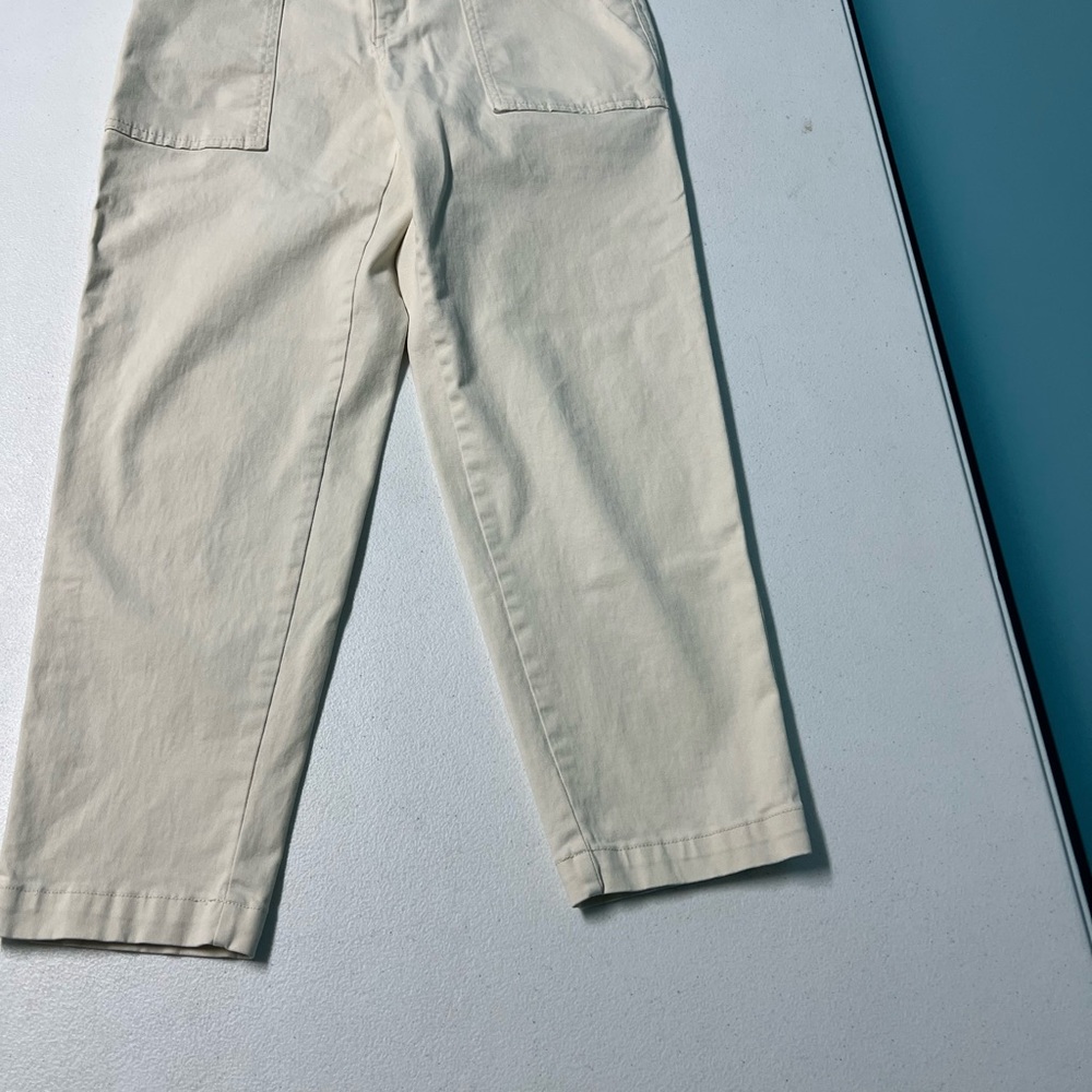 a new day women's Light Cream capri style Chinos size 6